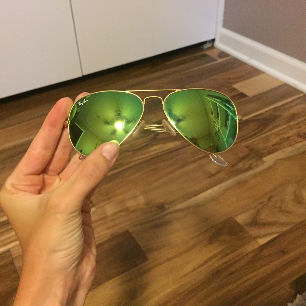 Ray-Ban Aviator Sunglasses FIRM ON LISTED PRICE.